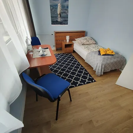 Mały żagiel Hostel *